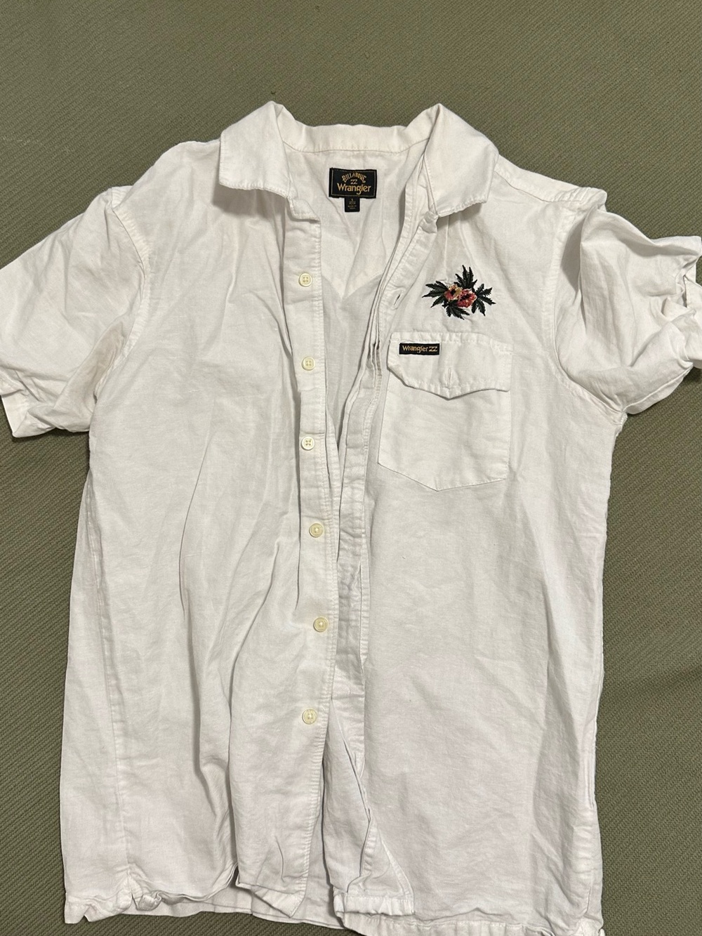 Wrangler White Short-Sleeve Button-Down Shirt with Floral Embroidery